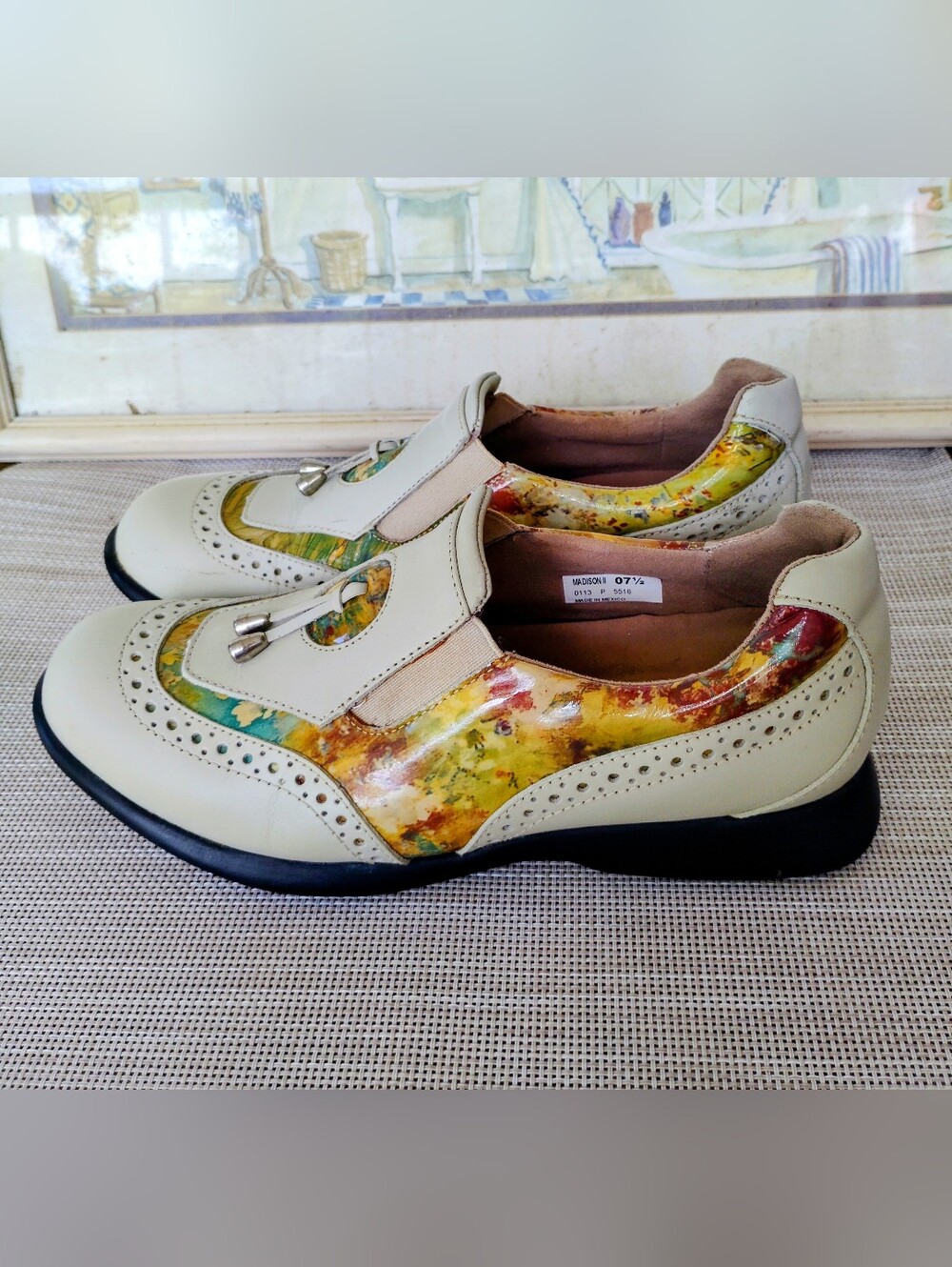 Women's Sandbaggers "Madison II" Beige Leather Spikeless Golf Shoes. Size 7.5